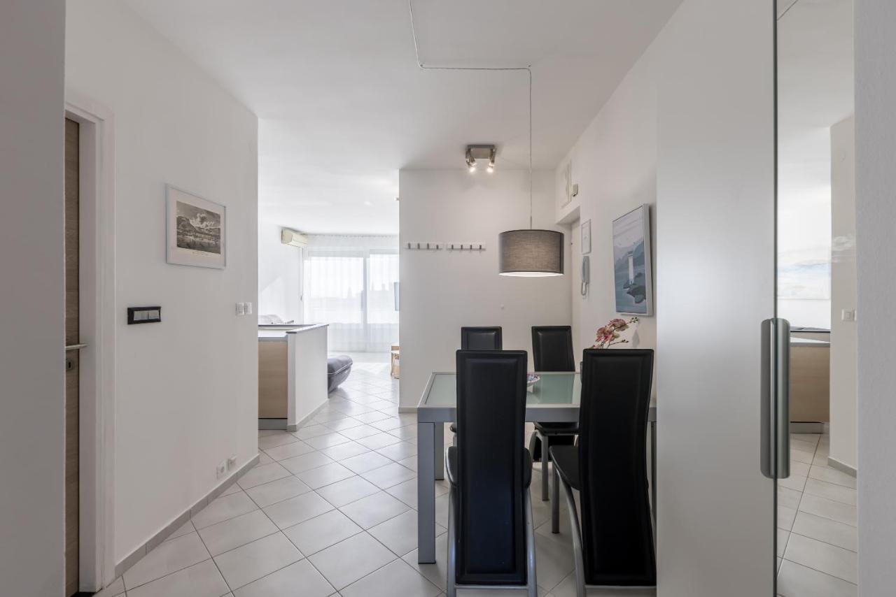 Sundowners Apartment, 52Qm, Double & Single Bed, 10 Min From Old Town Of Сплит Экстерьер фото