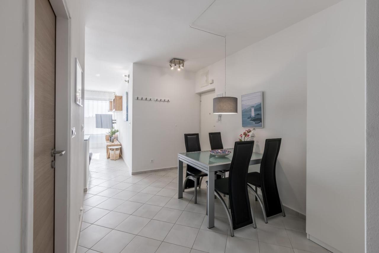 Sundowners Apartment, 52Qm, Double & Single Bed, 10 Min From Old Town Of Сплит Экстерьер фото