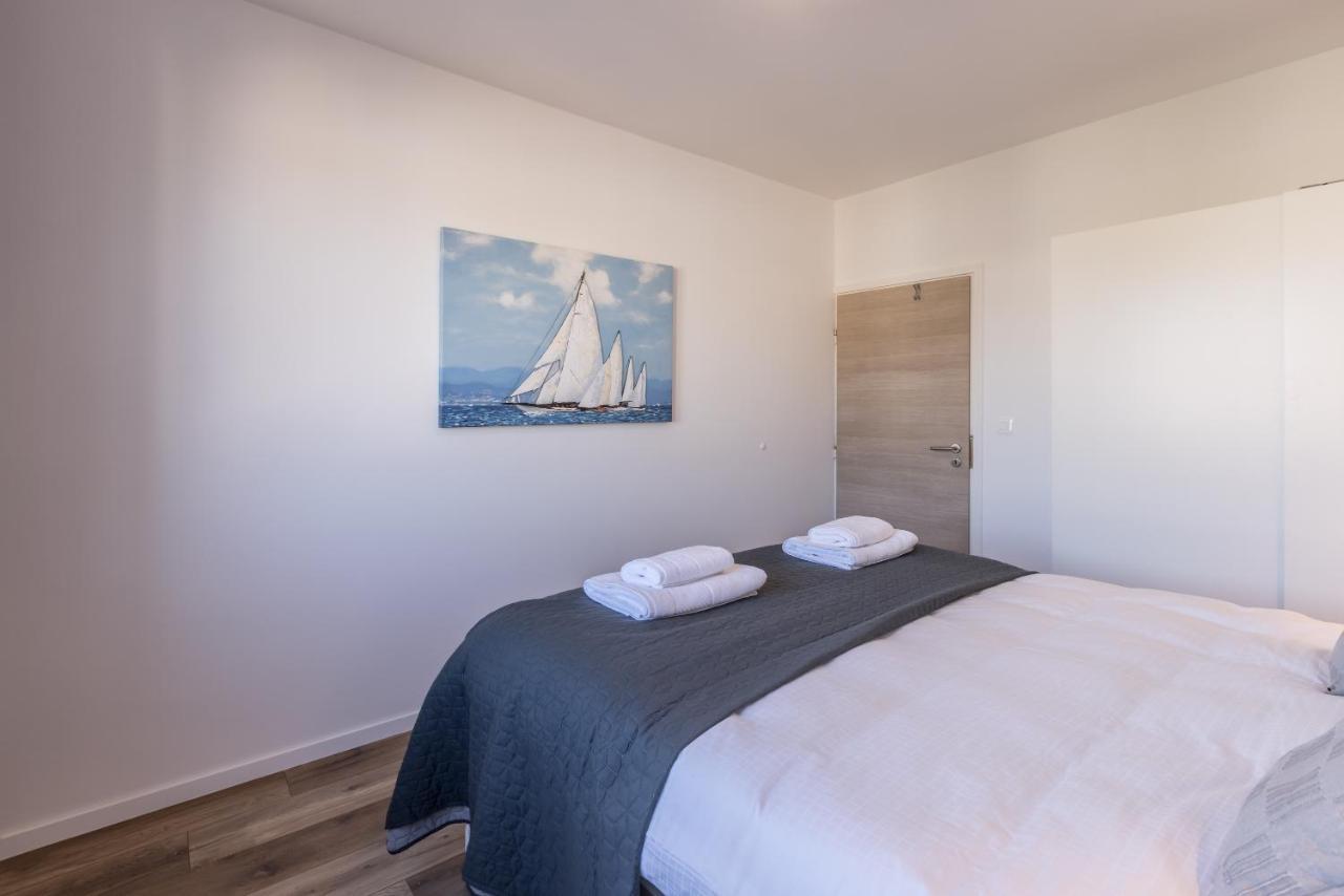 Sundowners Apartment, 52Qm, Double & Single Bed, 10 Min From Old Town Of Сплит Экстерьер фото