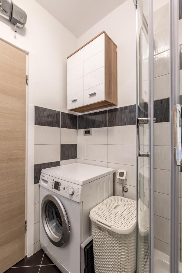 Sundowners Apartment, 52Qm, Double & Single Bed, 10 Min From Old Town Of Сплит Экстерьер фото
